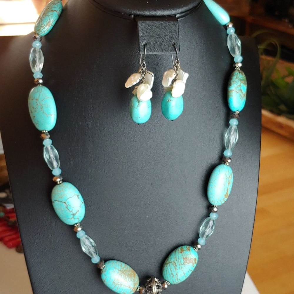 Necklace & earring set